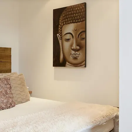 Westpoint By Lj And Keat Apartment