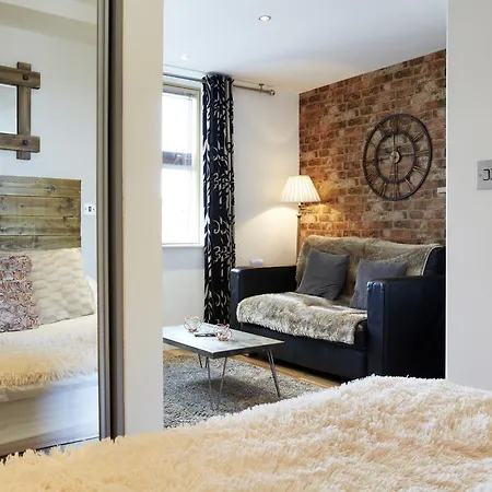 Westpoint By Lj And Keat Apartment